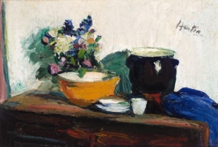 kitchen-table-with-spring-flowers